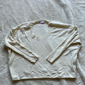 Zara Basic Long Sleeve Over Sized Off White Cropped Long Sleeve Top